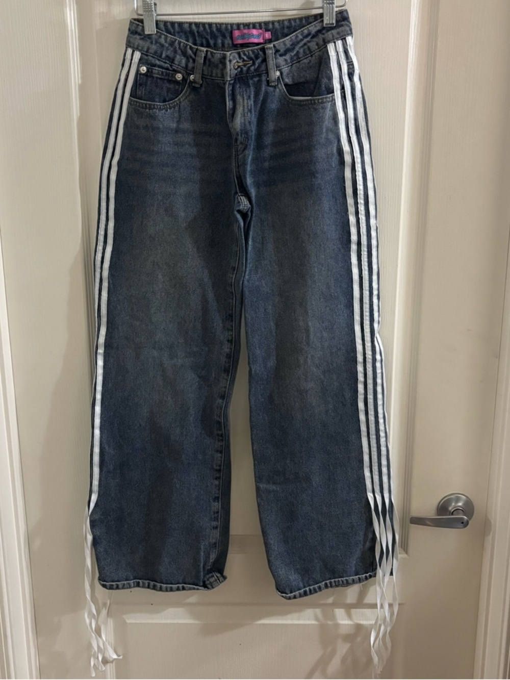 Edikted Dark Blue Wide-Leg Jeans with White Side Stripes